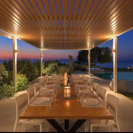 Ramann, Rhodes Villa Fánai