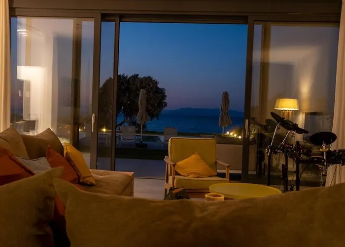 Villa Ramann, Rhodes Fánai